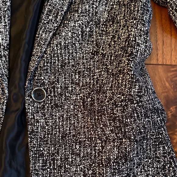 Black and White Blazer - Picture 4 of 5